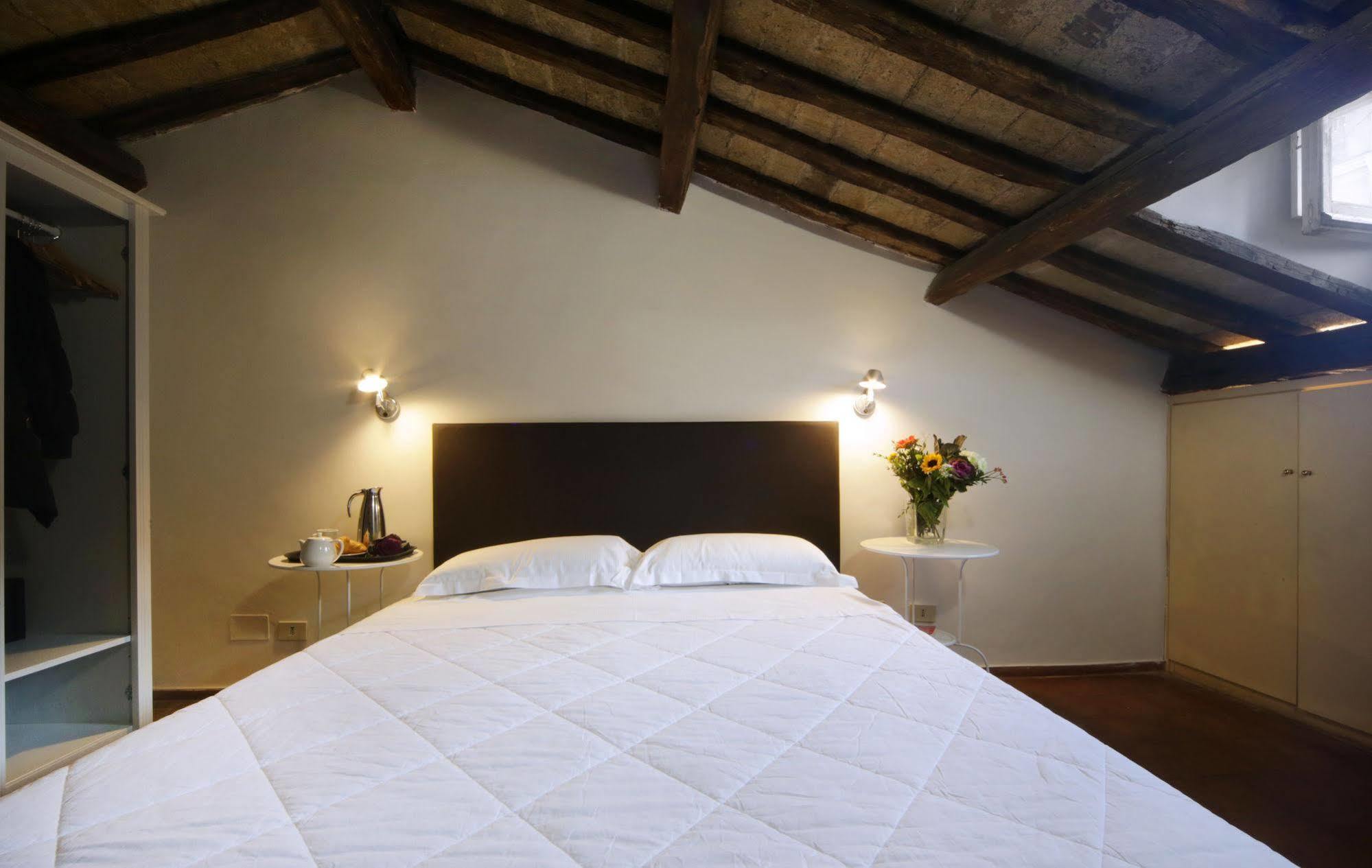 Borgo Pio Suites Inn โรม ภายนอก รูปภาพ